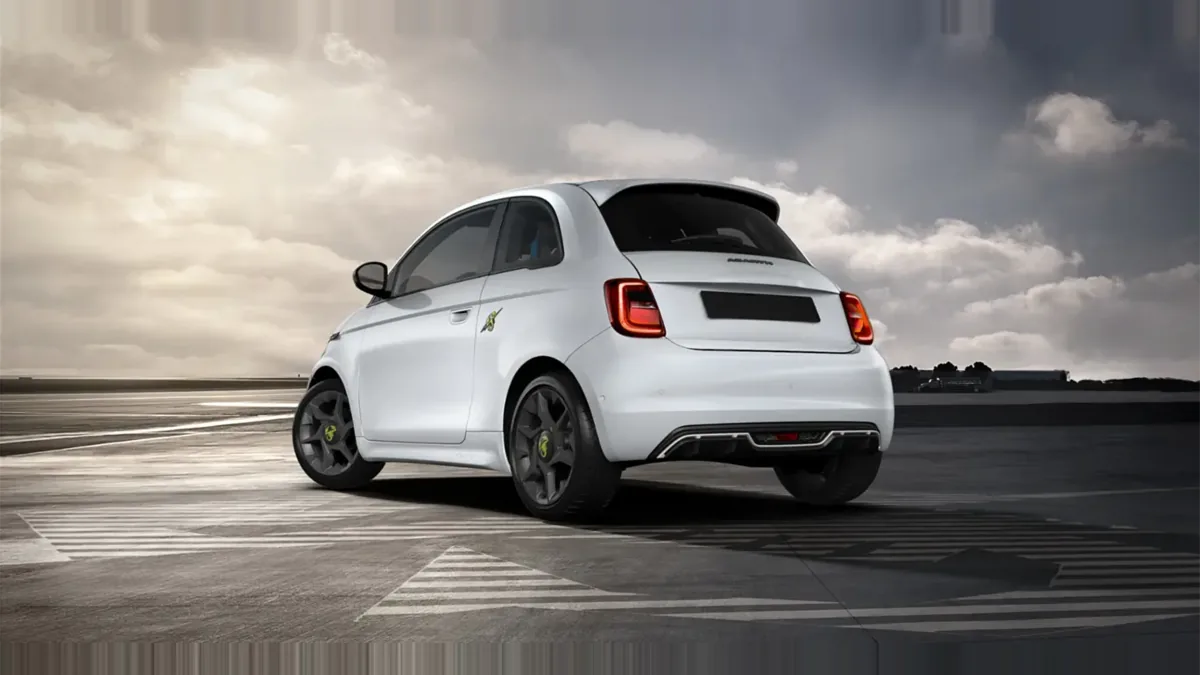Abarth 500e 42kWh de renting en Valencia — Trasera