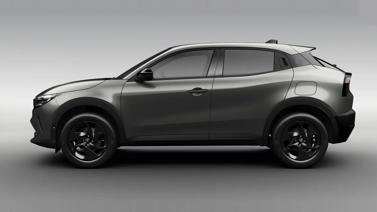 Alfa Romeo Junior Ibrida de renting en Valencia — Lateral