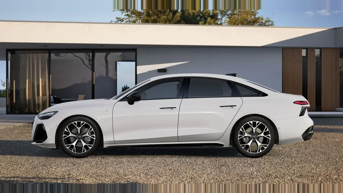 Audi A6 TDI 150kW (204CV) S Tronic Black Line de renting en Valencia — Lateral
