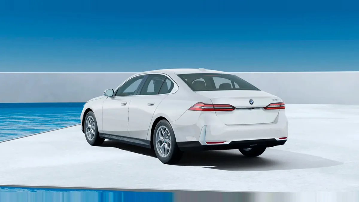 BMW Serie 5 520d de renting en Valencia — Lateral