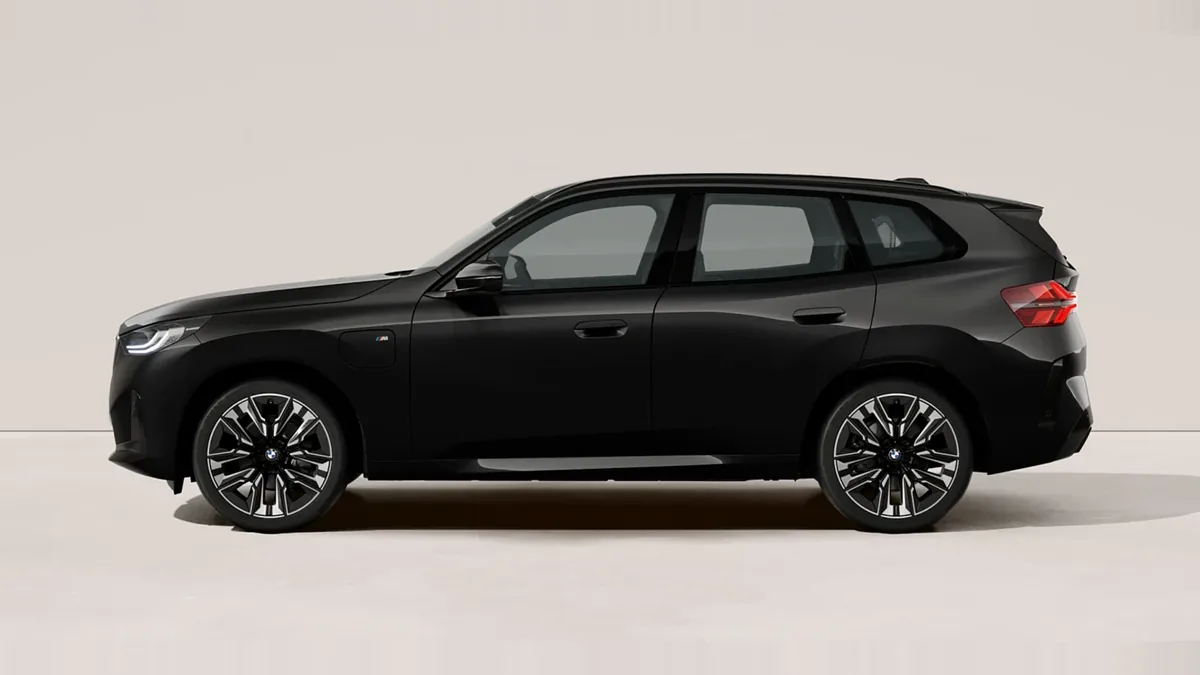 BMW X3 30e xDrive de renting en Valencia — Lateral