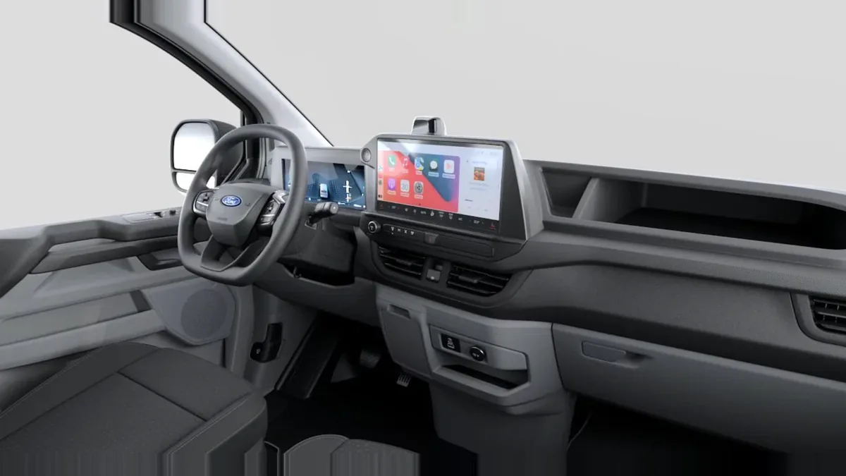 Ford TRANSIT CUSTOM  Kombi BEV 83kWh 100kW 340 L1 Trend de renting en Valencia — Delantera
