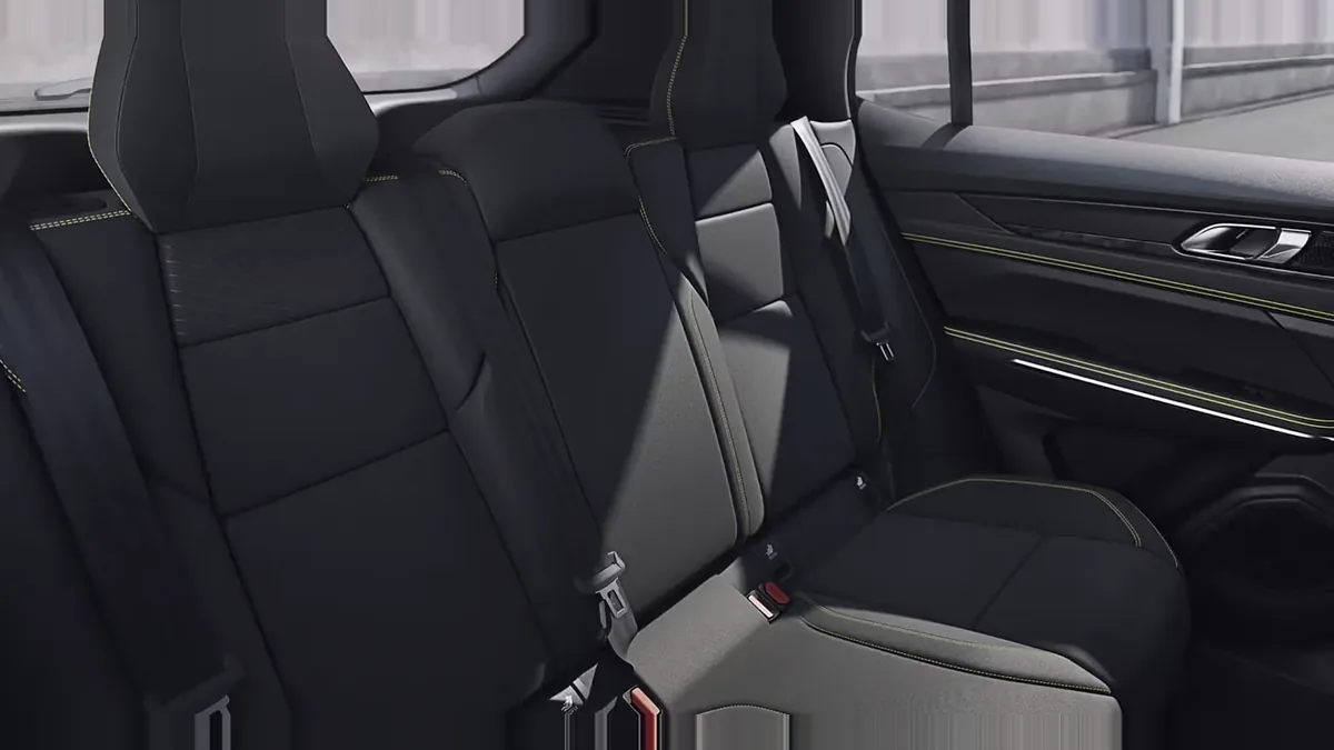 Lynk & Co 01 1.5 PHEV Core de renting en Valencia — vista 6