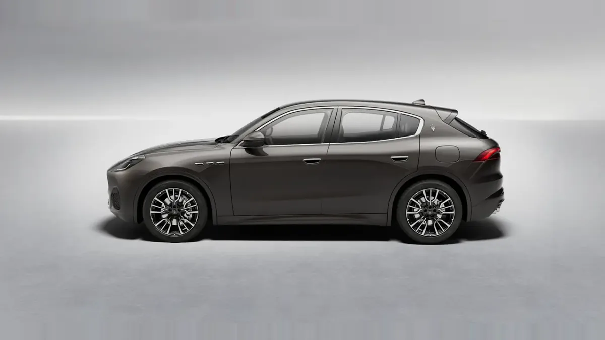 Maserati Grecale L4 MHEV 300CV AWD de renting en Valencia — Trasera