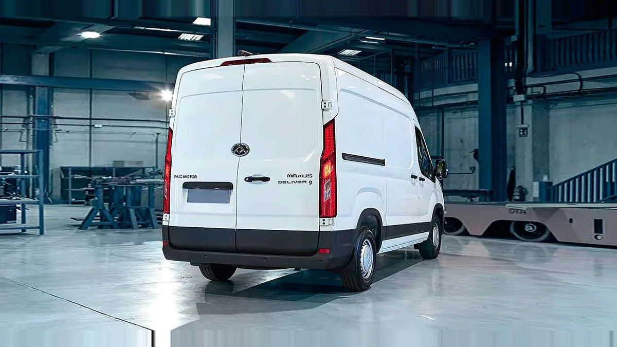 Maxus Deliver 9 Furgón 2.0D L3H2 150 (MERCANCÍAS TERCEROS) de renting en Valencia — Delantera