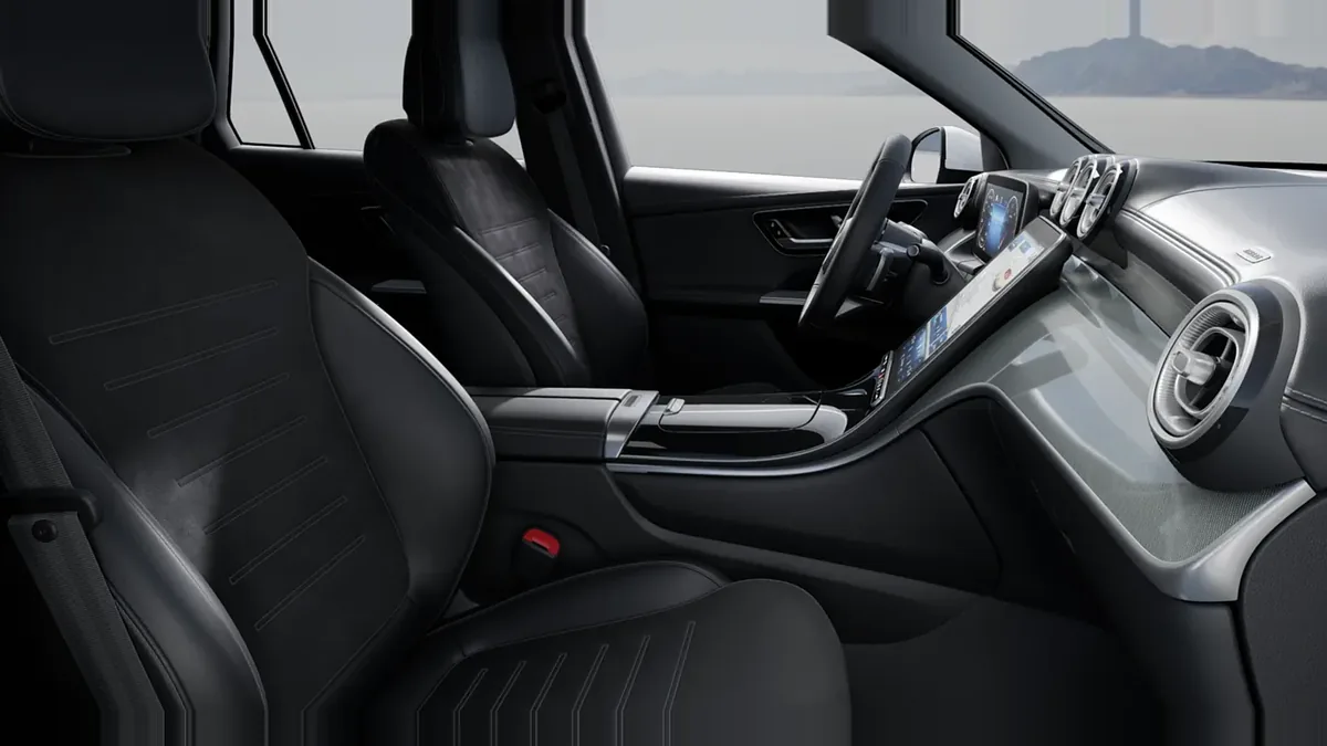 Mercedes-Benz GLC 220D 4MATIC de renting en Valencia — Interior