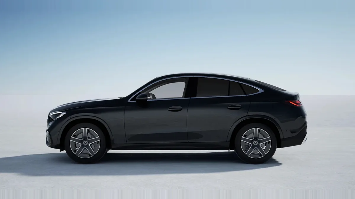 Mercedes-Benz GLC Coupé 300 e 4MATIC de renting en Valencia — Lateral