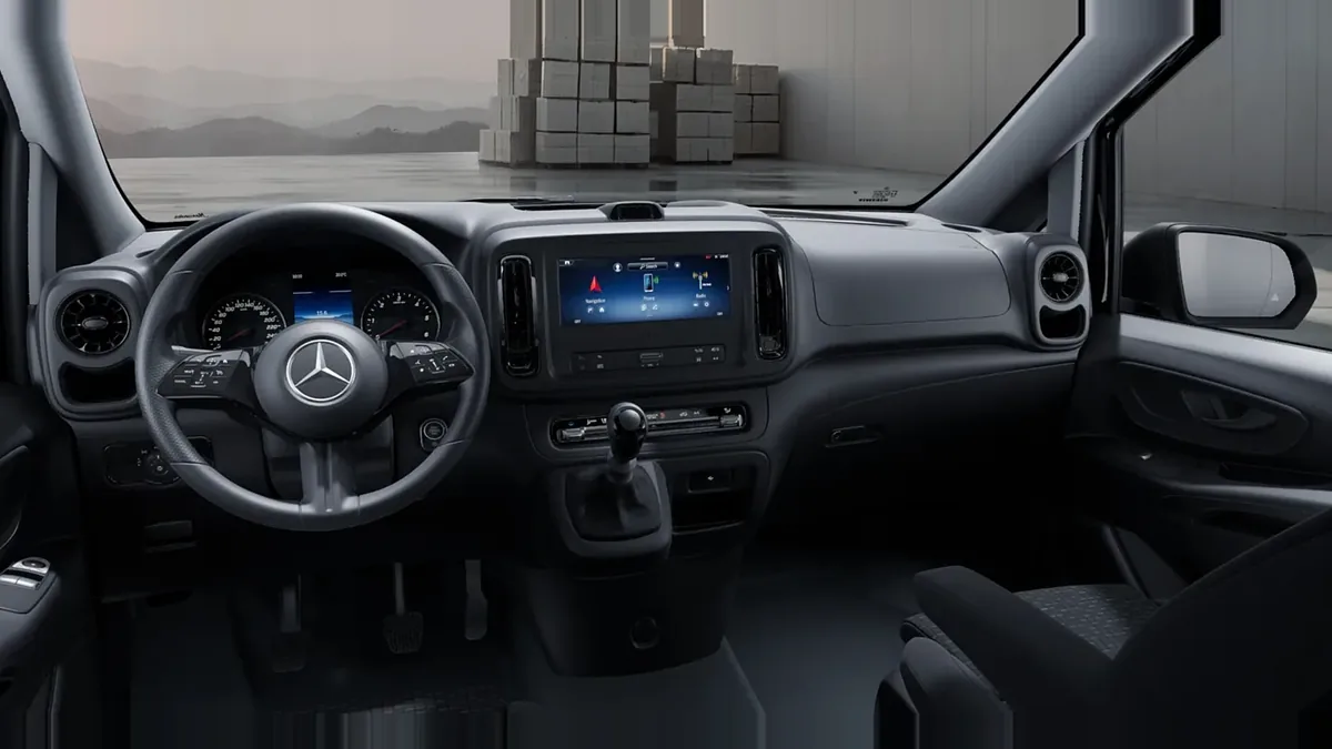 Mercedes-Benz Vito 110CDI 75kW Furgón Pro Larga de renting en Valencia — Delantera