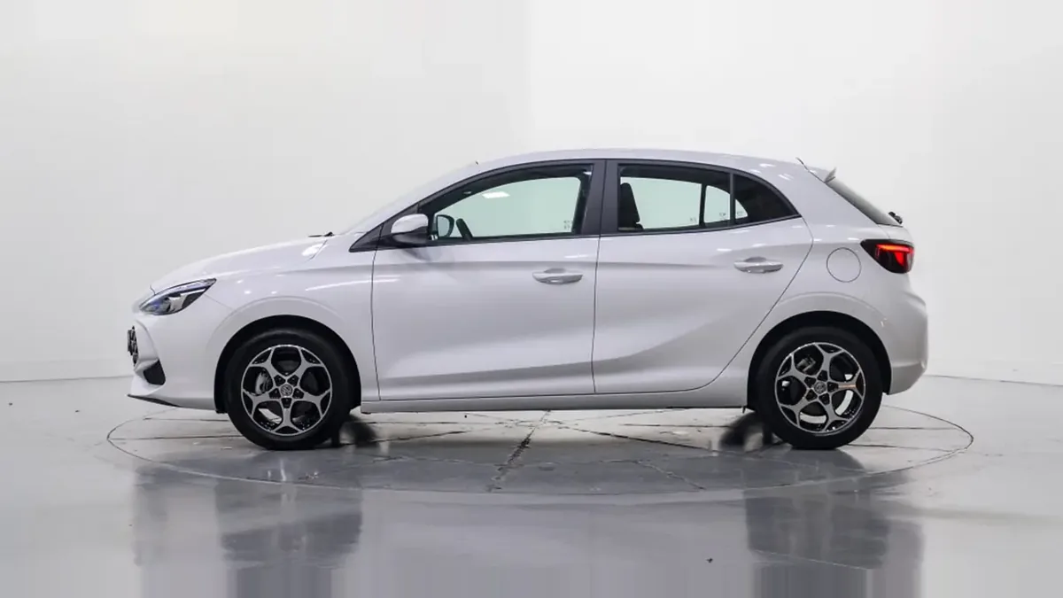 MG 3 Hybrid+ Business de renting en Valencia — Lateral