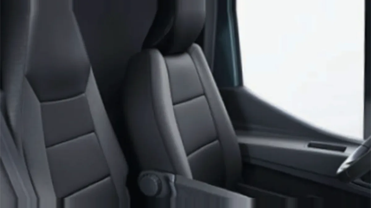Nissan Interstar L2H2 3.5T 2.3dCi FWD Acenta de renting en Valencia — Delantera