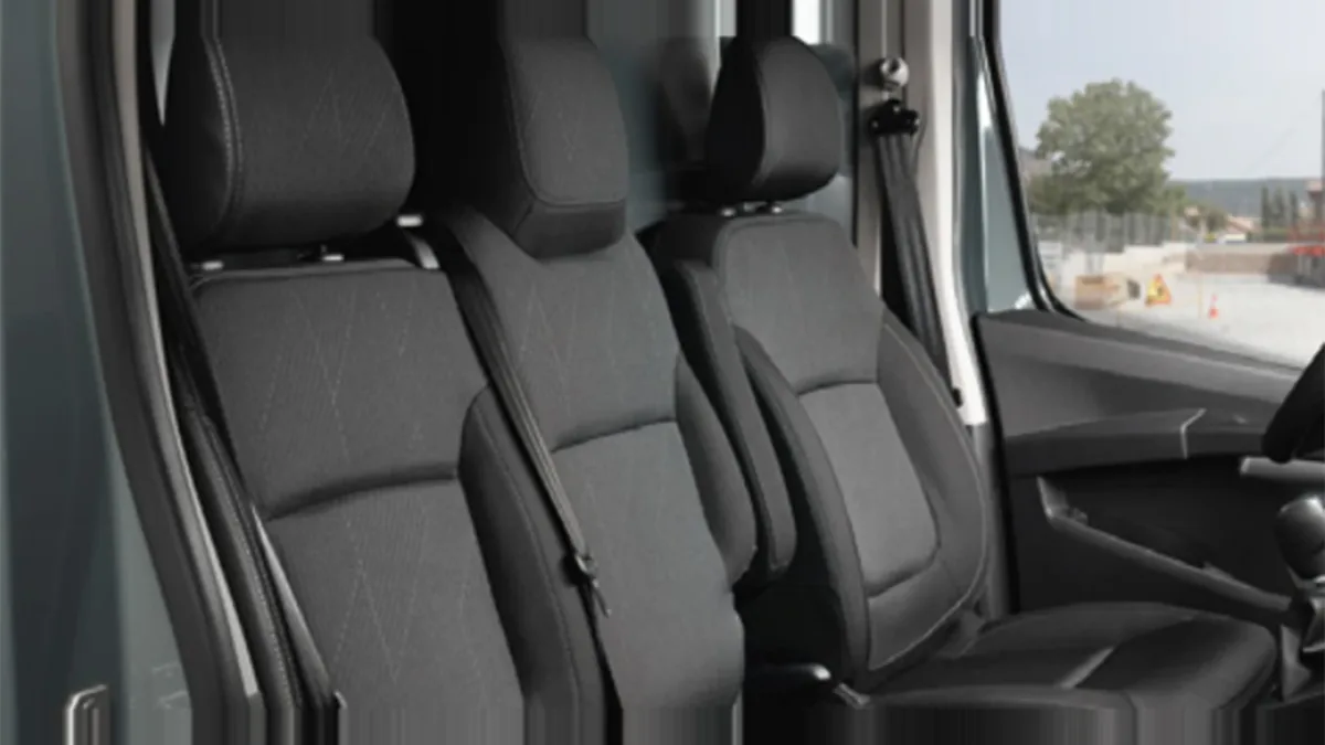 Nissan Primastar Furgón 2.0 DCI S&S L1H1 Acenta 110CV (MERCANCÍAS PROPIAS) de renting en Valencia — Trasera
