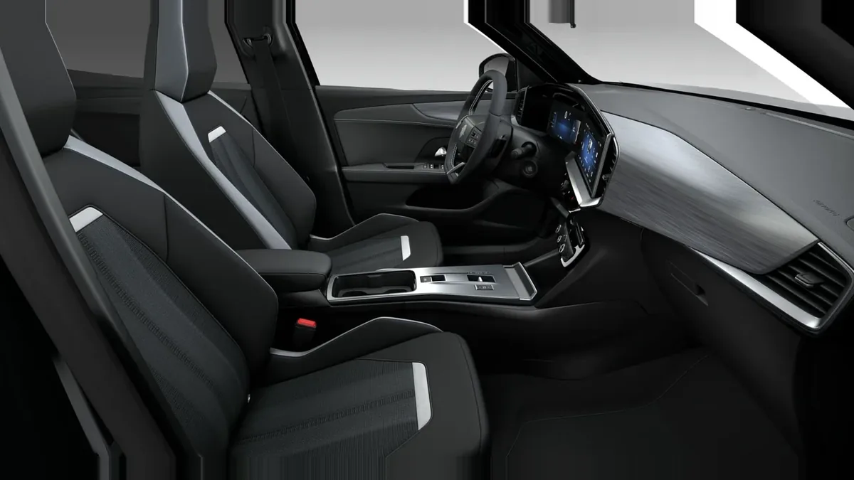 Opel Mokka 1.2 T XHT Hybrid eDCT6 GS de renting en Valencia — Interior
