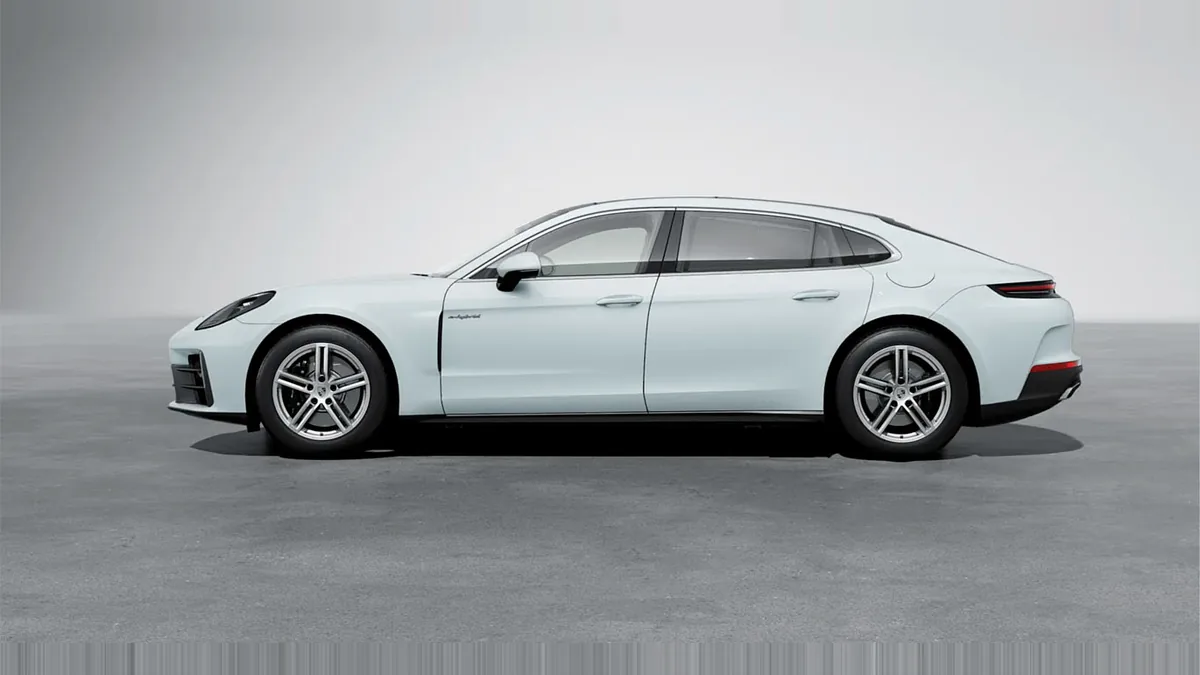 Porsche Panamera 4 E-Hybrid Executive de renting en Valencia — Lateral