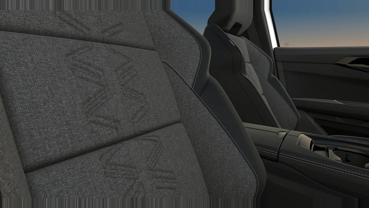 Renault Austral E-Tech Full Hybrid Evolution 147kW de renting en Valencia — Interior