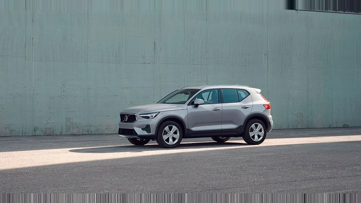 Volvo XC40 2.0 B3 Core G Auto de renting en Valencia — Lateral