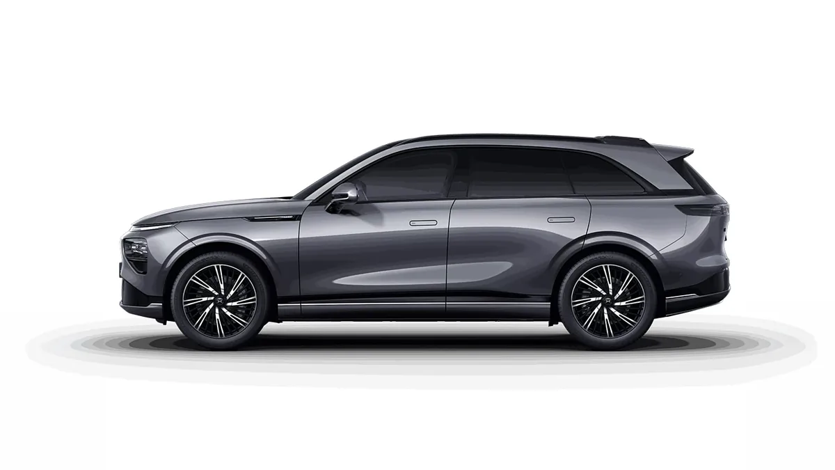 XPENG G9 AWD Performance de renting en Valencia — Lateral