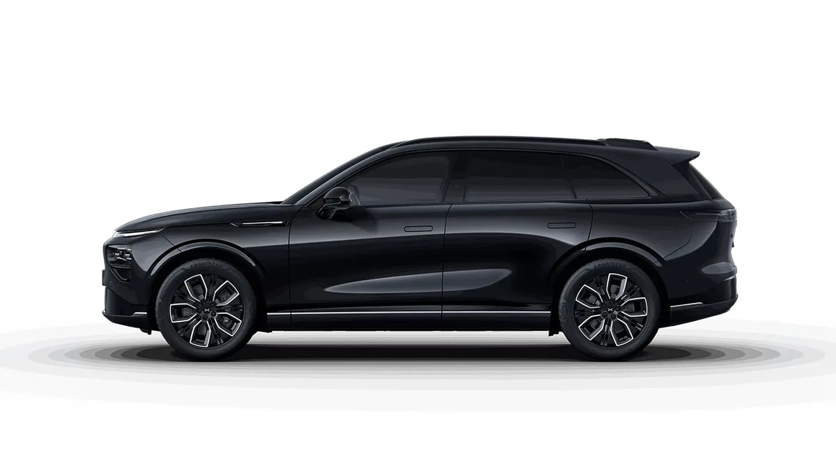 XPENG G9 RWD Long Range de renting en Valencia — Lateral